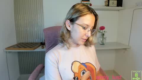 Snapshot of anny_lust chatting on 27, 3, 2026 Issabela online show from 27, 3, 2026