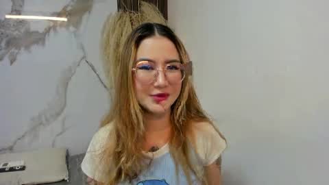 Snapshot of annyhathaway chatting on 11, 5, 2026 Anny online show from 11, 5, 2026