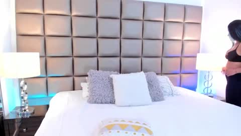 Snapshot of annyhizzle chatting on 24, 2, 2025 online show from 24, 2, 2025