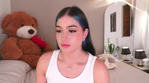 Snapshot of annyhizzle chatting on 10, 11, 2025 online show from 10, 11, 2025