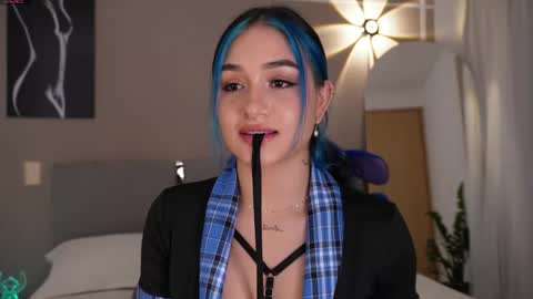 Snapshot of annyhizzle chatting on 20, 12, 2025 online show from 20, 12, 2025