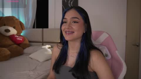 Snapshot of annyhizzle chatting on 3, 5, 2026 online show from 3, 5, 2026