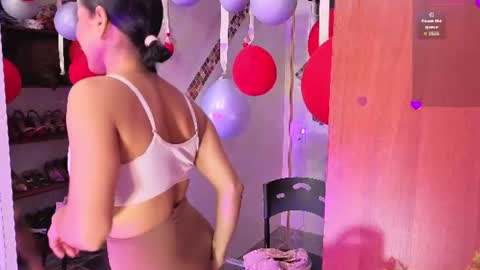 Snapshot of annylittle_ chatting on 16, 7, 2026 LittleSunny My schedule 1400 - 2200 GMT -5 online show from 16, 7, 2026