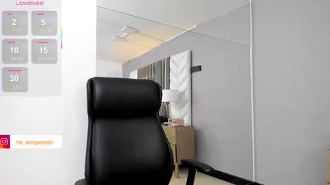 Snapshot of annyosoriio chatting on 10, 11, 2025 Anny online show from 10, 11, 2025