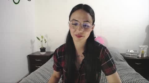Snapshot of annyroberts_89 chatting on 7, 1, 2025 Anny online show from 7, 1, 2025