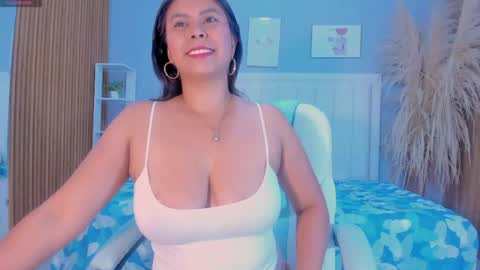 Snapshot of anthonella_lux chatting on 14, 4, 2026 anthonella online show from 14, 4, 2026