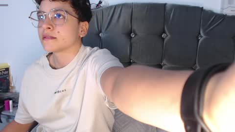 Snapshot of antonella_cruz02 chatting on 22, 4, 2026 anto ford02 online show from 22, 4, 2026