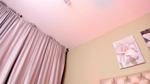 Snapshot of antonella_hotkiss chatting on 8, 12, 2024 Antonella online show from 8, 12, 2024