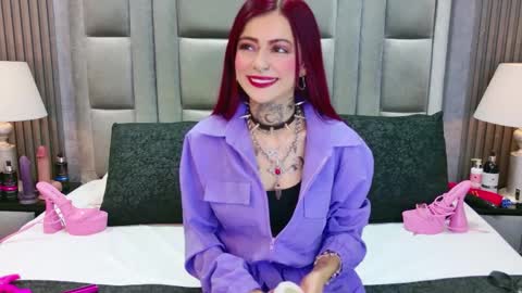 Snapshot of antonellaescudero chatting on 4, 4, 2026 AntonellaEscudero online show from 4, 4, 2026