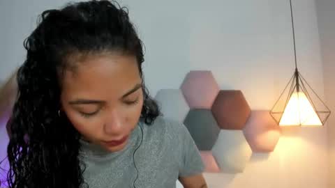 AntonellaHall  online show from 20, 2, 2025