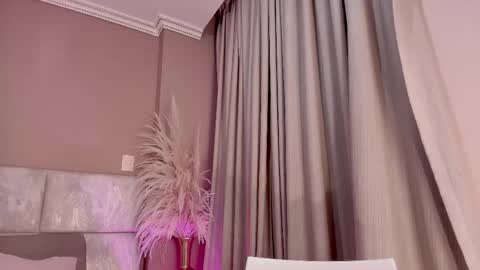 Snapshot of antonellahall_ chatting on 25, 3, 2026 AntonellaHall online show from 25, 3, 2026