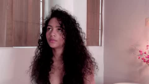 Snapshot of antonellahall_ chatting on 7, 4, 2026 AntonellaHall online show from 7, 4, 2026