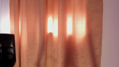 Snapshot of antonellahall_ chatting on 8, 4, 2026 AntonellaHall online show from 8, 4, 2026