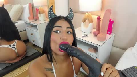 Snapshot of antoniaross chatting on 23, 4, 2026 Antonia online show from 23, 4, 2026