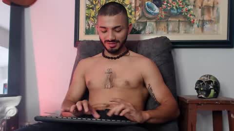 Snapshot of antoniocuervo chatting on 10, 1, 2025 Hadez online show from 10, 1, 2025