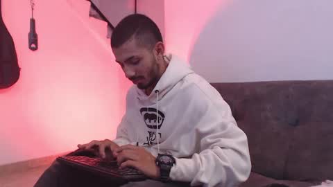 Snapshot of antoniocuervo chatting on 13, 2, 2025 Hadez online show from 13, 2, 2025