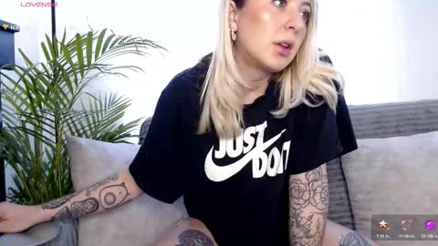 Snapshot of anttoniia chatting on 6, 10, 2025 Antonia online show from 6, 10, 2025