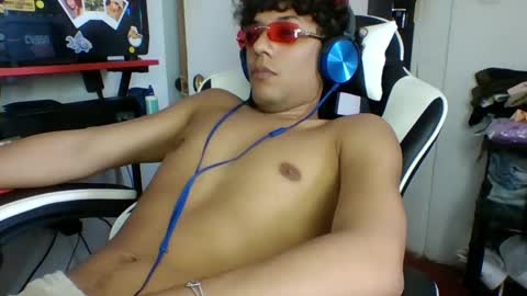 Snapshot of anuardhm chatting on 3, 11, 2025 AnuarDHM online show from 3, 11, 2025