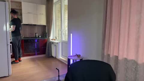 Tom online show from 15, 4, 2026