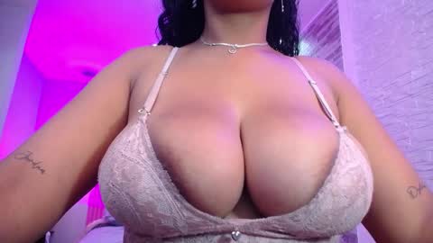 Anyela  online show from 1, 2, 2025