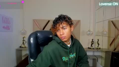 Snapshot of anyelotwink chatting on 2, 7, 2026 anyelotwink online show from 2, 7, 2026