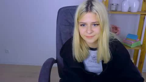 Snapshot of apheliastar chatting on 27, 10, 2025 ApheliaStar online show from 27, 10, 2025