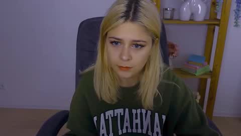 Snapshot of apheliastar chatting on 28, 10, 2025 ApheliaStar online show from 28, 10, 2025