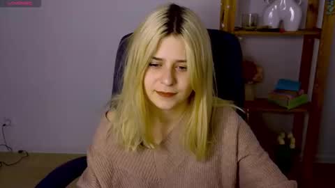 Snapshot of apheliastar chatting on 4, 11, 2025 ApheliaStar online show from 4, 11, 2025