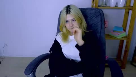 Snapshot of apheliastar chatting on 7, 11, 2025 ApheliaStar online show from 7, 11, 2025