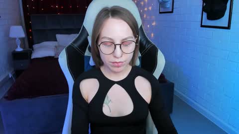 Snapshot of aphexqueen chatting on 12, 1, 2025 APHEX QUEEN online show from 12, 1, 2025