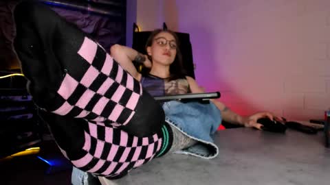 Snapshot of aphexqueen chatting on 12, 4, 2026 APHEX QUEEN online show from 12, 4, 2026