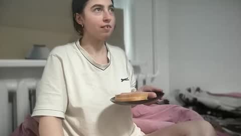 Snapshot of aphr0dite22 chatting on 8, 4, 2026 aphr0dite22 online show from 8, 4, 2026