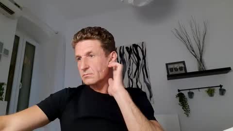 Snapshot of apollobest77 chatting on 25, 4, 2026 apollobest77 online show from 25, 4, 2026