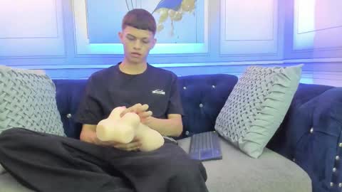   online show from 25, 3, 2026