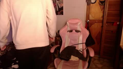 Snapshot of apolo_s chatting on 3, 4, 2026 Andres online show from 3, 4, 2026