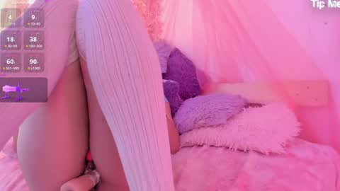 Snapshot of apple_of_pleasure chatting on 4, 10, 2025 Lily online show from 4, 10, 2025