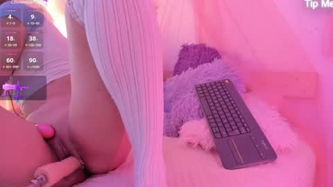 Snapshot of apple_of_pleasure chatting on 8, 10, 2025 Lily online show from 8, 10, 2025