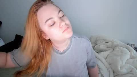 Snapshot of appleyummybuns chatting on 7, 6, 2026 appleyummybuns online show from 7, 6, 2026