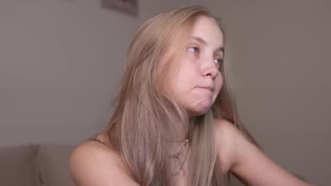 Snapshot of appr0ved chatting on 14, 10, 2025 REYNA my friend online show from 14, 10, 2025