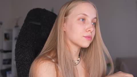 Snapshot of appr0ved_ chatting on 20, 3, 2026 REYNA next stream is 11h of Feb online show from 20, 3, 2026