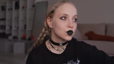 Snapshot of appr0ved_ chatting on 29, 3, 2026 REYNA next stream is 11h of Feb online show from 29, 3, 2026