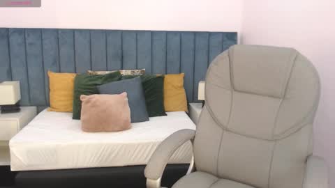 April Bunny online show from 17, 12, 2025