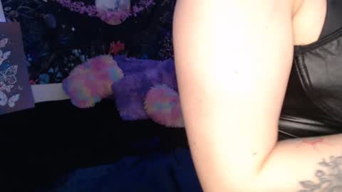 Snapshot of april_l6 chatting on 22, 11, 2025 april_l6 online show from 22, 11, 2025