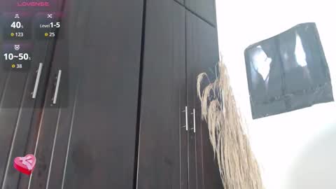 Snapshot of aprill7 chatting on 23, 10, 2025 online show from 23, 10, 2025