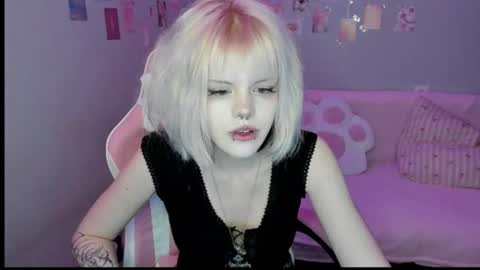 Snapshot of aprilspark chatting on 15, 7, 2026 Alice D online show from 15, 7, 2026