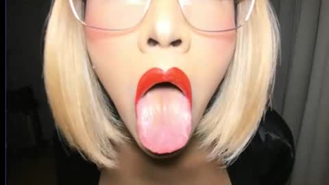 Snapshot of aqueenofcumxx chatting on 12, 10, 2025 Alicia online show from 12, 10, 2025