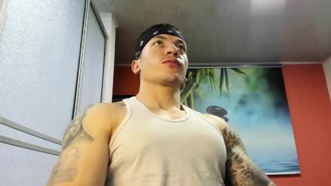 Snapshot of aquiles_51 chatting on 5, 4, 2026 Jonathan online show from 5, 4, 2026