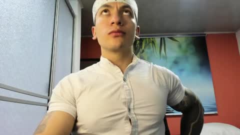 Snapshot of aquiles_51 chatting on 7, 4, 2026 Jonathan online show from 7, 4, 2026