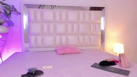 Snapshot of aradia_01 chatting on 28, 12, 2024 online show from 28, 12, 2024