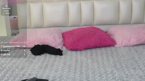 Snapshot of aradia_01 chatting on 6, 2, 2025 online show from 6, 2, 2025